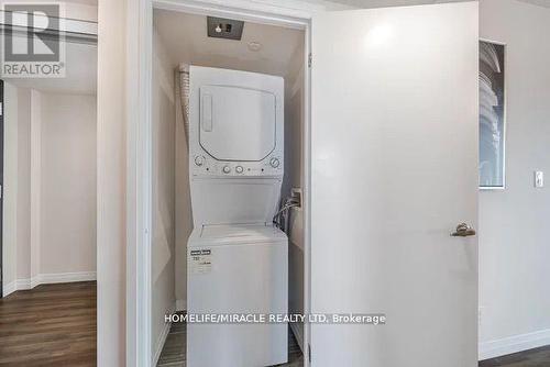 1002 - 2152 Lawrence Avenue, Toronto, ON - Indoor Photo Showing Laundry Room