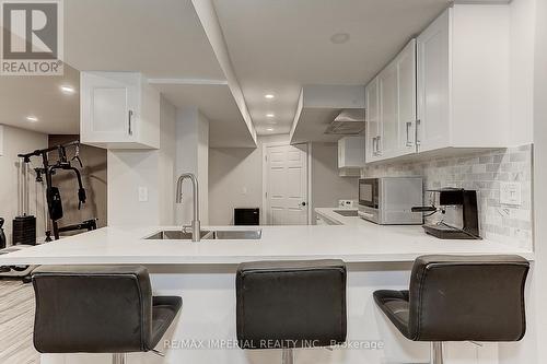 58 Jessica Gardens, Vaughan, ON - Indoor Photo Showing Kitchen