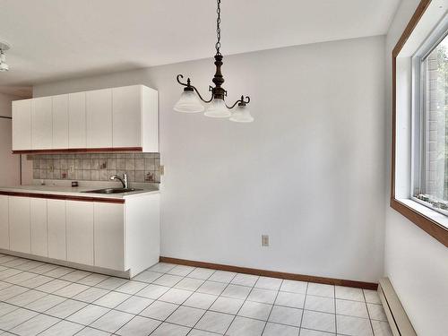 Dining room - 302-6080 Rue Lise-Charbonneau, Longueuil (Saint-Hubert), QC - Indoor Photo Showing Kitchen