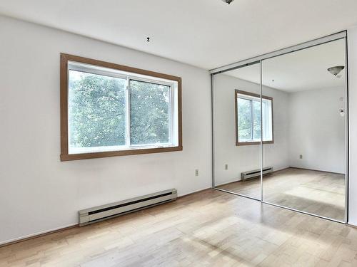 Master bedroom - 302-6080 Rue Lise-Charbonneau, Longueuil (Saint-Hubert), QC - Indoor Photo Showing Other Room