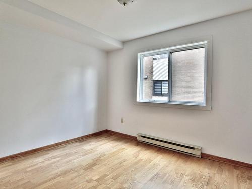 Bedroom - 302-6080 Rue Lise-Charbonneau, Longueuil (Saint-Hubert), QC - Indoor Photo Showing Other Room