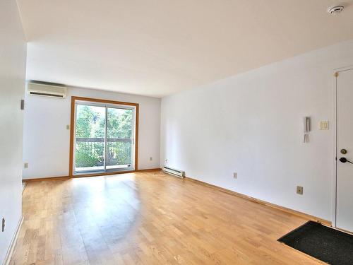 Living room - 302-6080 Rue Lise-Charbonneau, Longueuil (Saint-Hubert), QC - Indoor Photo Showing Other Room