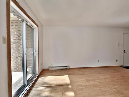 Living room - 302-6080 Rue Lise-Charbonneau, Longueuil (Saint-Hubert), QC - Indoor Photo Showing Other Room