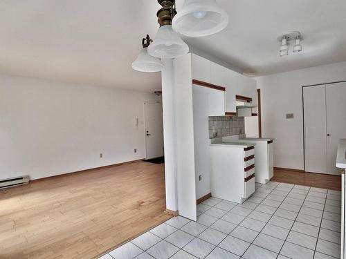 Overall view - 302-6080 Rue Lise-Charbonneau, Longueuil (Saint-Hubert), QC - Indoor Photo Showing Kitchen