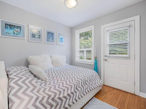 391 Kingston Rd, Toronto, ON - Indoor Photo Showing Bedroom