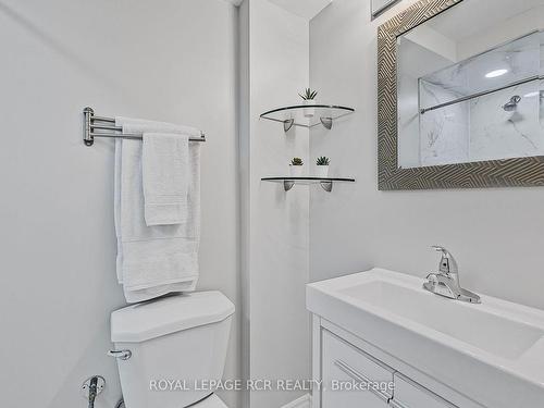 391 Kingston Rd, Toronto, ON - Indoor Photo Showing Bathroom