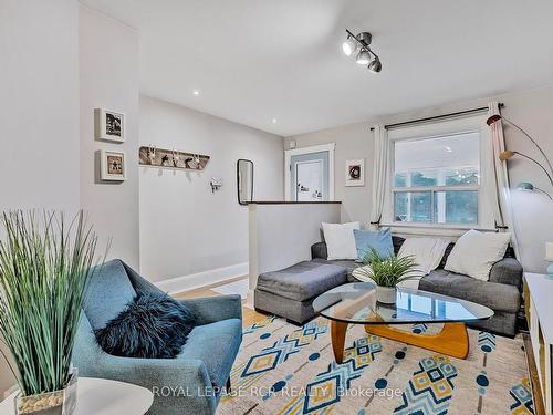 391 Kingston Rd, Toronto, ON - Indoor Photo Showing Living Room