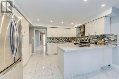 335 Queen Street S, Mississauga, ON - Indoor Photo Showing Kitchen With Upgraded Kitchen