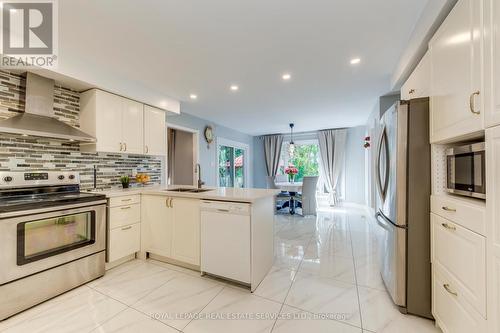 335 Queen Street S, Mississauga, ON - Indoor Photo Showing Kitchen With Upgraded Kitchen