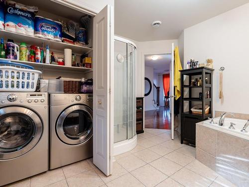 Salle de lavage - 9146 Crois. Du Louvre, Brossard, QC - Indoor Photo Showing Laundry Room