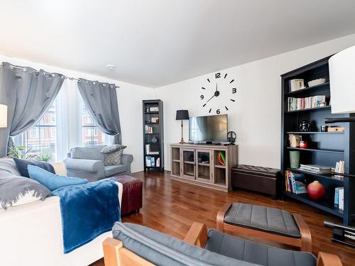 Salon - 9146 Crois. Du Louvre, Brossard, QC - Indoor Photo Showing Living Room