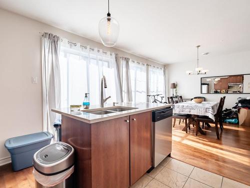 Cuisine - 9146 Crois. Du Louvre, Brossard, QC - Indoor Photo Showing Kitchen With Double Sink