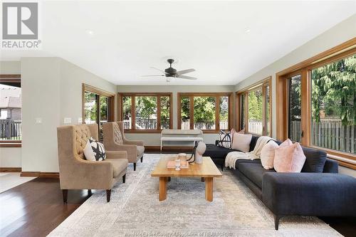 969 Golfwood Crescent, Lasalle, ON - Indoor Photo Showing Living Room