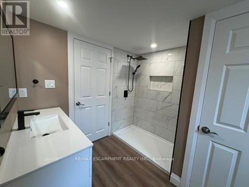 1174 Vansickle Road N, St. Catharines, ON - Indoor Photo Showing Bathroom