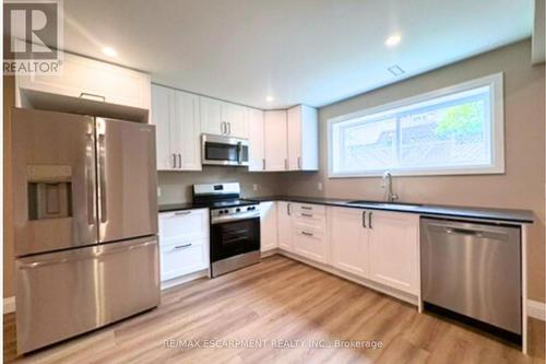 1174 Vansickle Road N, St. Catharines, ON - Indoor Photo Showing Kitchen