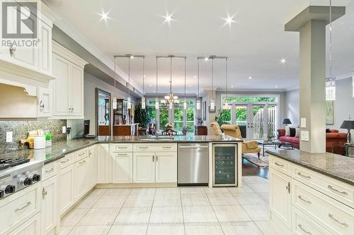 7 - 1199 Lorne Park Road, Mississauga, ON - Indoor Photo Showing Kitchen With Upgraded Kitchen