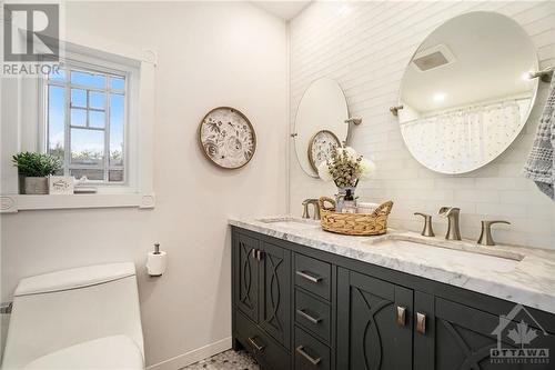 148 Charles Street, Arnprior, ON - Indoor Photo Showing Bathroom