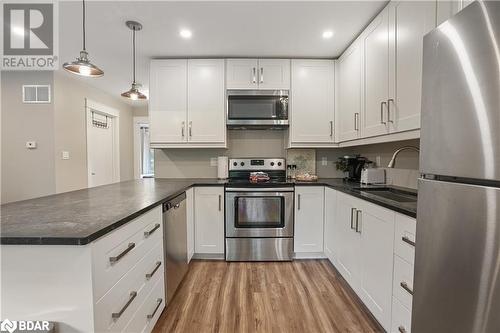 115 Clapperton Street, Barrie, ON - Indoor Photo Showing Kitchen With Upgraded Kitchen