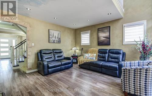 1699 Samuelson Circle, Mississauga, ON - Indoor Photo Showing Living Room