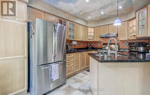 1699 Samuelson Circle, Mississauga, ON - Indoor Photo Showing Kitchen