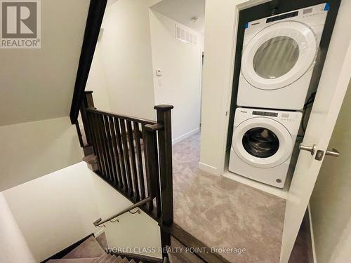 33 - 3546 Colonial Drive, Mississauga, ON - Indoor Photo Showing Laundry Room