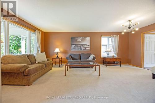 10 Timberlane Crescent, St. Thomas, ON - Indoor Photo Showing Living Room