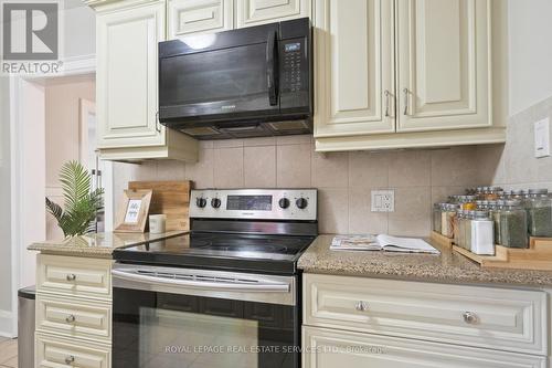 232 Fairlawn Avenue, Toronto, ON - Indoor Photo Showing Kitchen