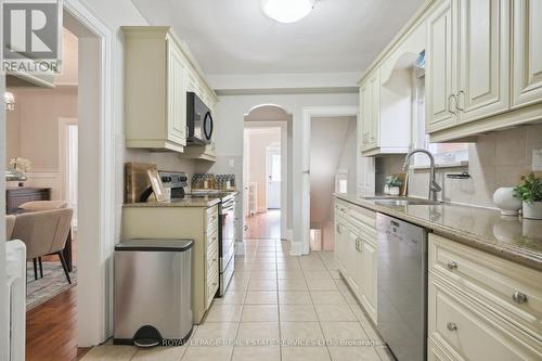 232 Fairlawn Avenue, Toronto, ON - Indoor Photo Showing Kitchen