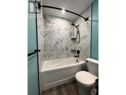 2628 Moyie Street, Prince George, BC - Indoor Photo Showing Bathroom