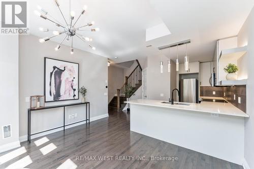 7 - 8171 Kipling Avenue, Vaughan, ON - Indoor Photo Showing Kitchen With Upgraded Kitchen