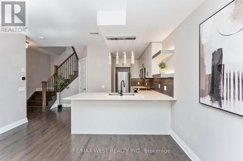 7 - 8171 Kipling Avenue, Vaughan, ON - Indoor Photo Showing Kitchen