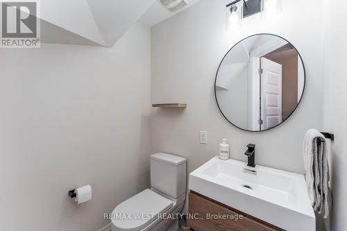 7 - 8171 Kipling Avenue, Vaughan, ON - Indoor Photo Showing Bathroom