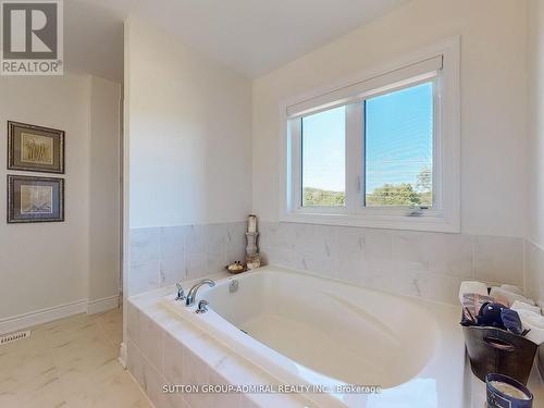 169 Muirfield Drive, Barrie, ON - Indoor Photo Showing Bathroom