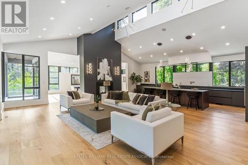 1060 Indian Road, Mississauga, ON - Indoor Photo Showing Living Room