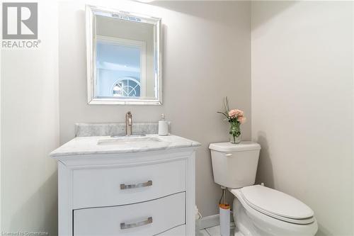 59 Regent Avenue, Hamilton, ON - Indoor Photo Showing Bathroom