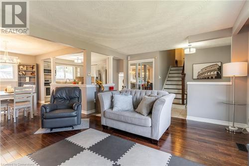 59 Regent Avenue, Hamilton, ON - Indoor Photo Showing Living Room