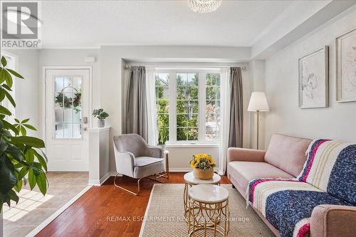 2403 Emerson Drive, Burlington, ON - Indoor Photo Showing Living Room