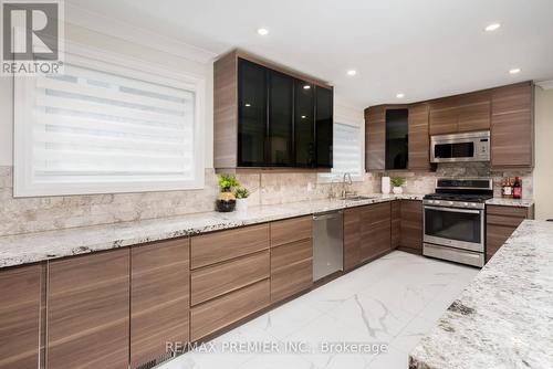 110 Clarence Street, Vaughan, ON - Indoor Photo Showing Kitchen With Double Sink