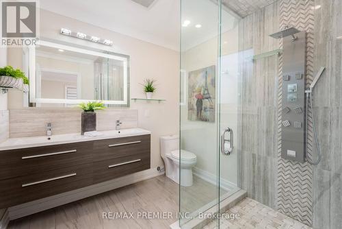 110 Clarence Street, Vaughan, ON - Indoor Photo Showing Bathroom