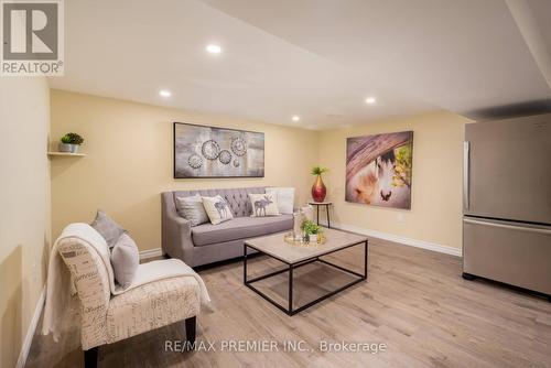 110 Clarence Street, Vaughan, ON - Indoor Photo Showing Living Room