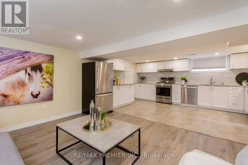 110 Clarence Street, Vaughan, ON - Indoor Photo Showing Kitchen With Upgraded Kitchen