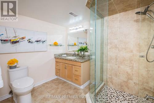 110 Clarence Street, Vaughan, ON - Indoor Photo Showing Bathroom