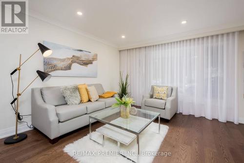 110 Clarence Street, Vaughan, ON - Indoor Photo Showing Living Room