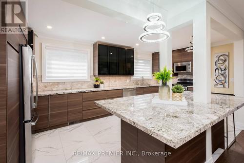 110 Clarence Street, Vaughan, ON - Indoor Photo Showing Kitchen