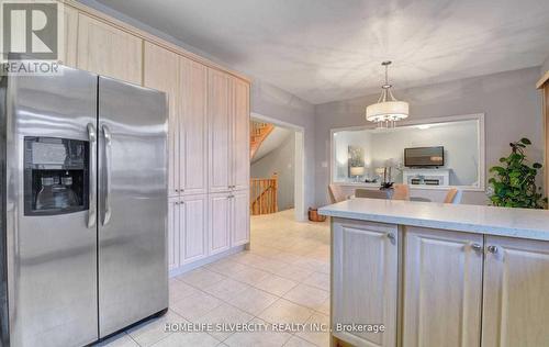 11 Canarygrass Drive, Brampton, ON - Indoor Photo Showing Kitchen