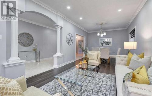 11 Canarygrass Drive, Brampton, ON - Indoor Photo Showing Living Room