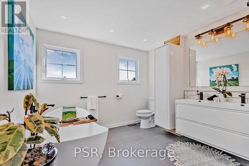 426121 25 Sideroad, Mono, ON - Indoor Photo Showing Bathroom