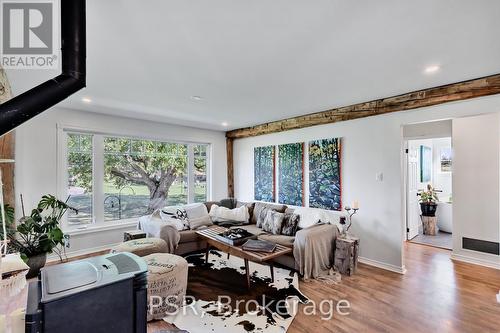 426121 25 Sideroad, Mono, ON - Indoor Photo Showing Living Room