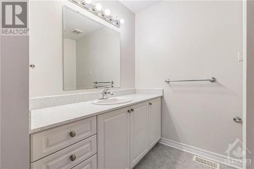 100 Marrissa Avenue, Ottawa, ON - Indoor Photo Showing Bathroom