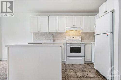 100 Marrissa Avenue, Ottawa, ON - Indoor Photo Showing Kitchen